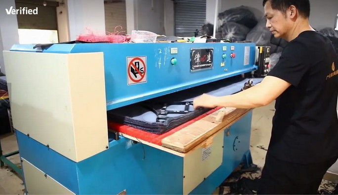 Guangzhou Mingao Leather Goods Co., Ltd. linha de produção do fabricante